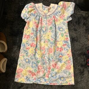 Vintage Women’s Lady Manhattan dust gown